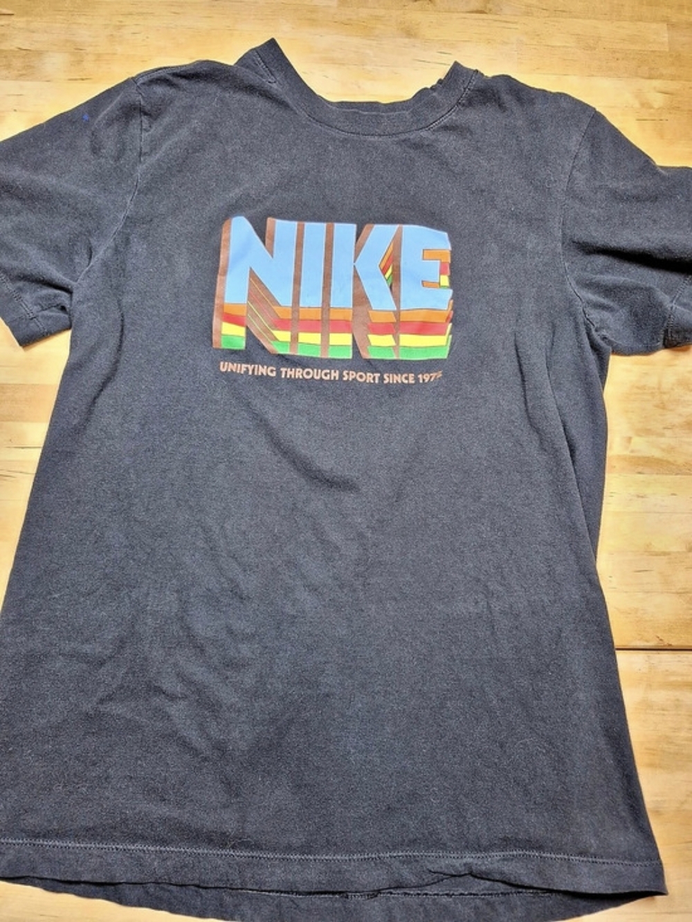 Nike Unifying Through Sport Since 1972 Graphic T-Shirt Tee Black Small